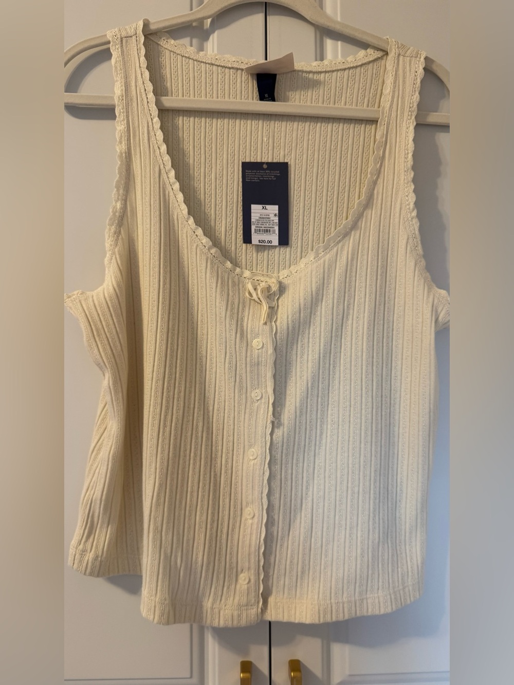 NWT Universal Thread Scallop Trim Cream Ribbed Button-Front Tank